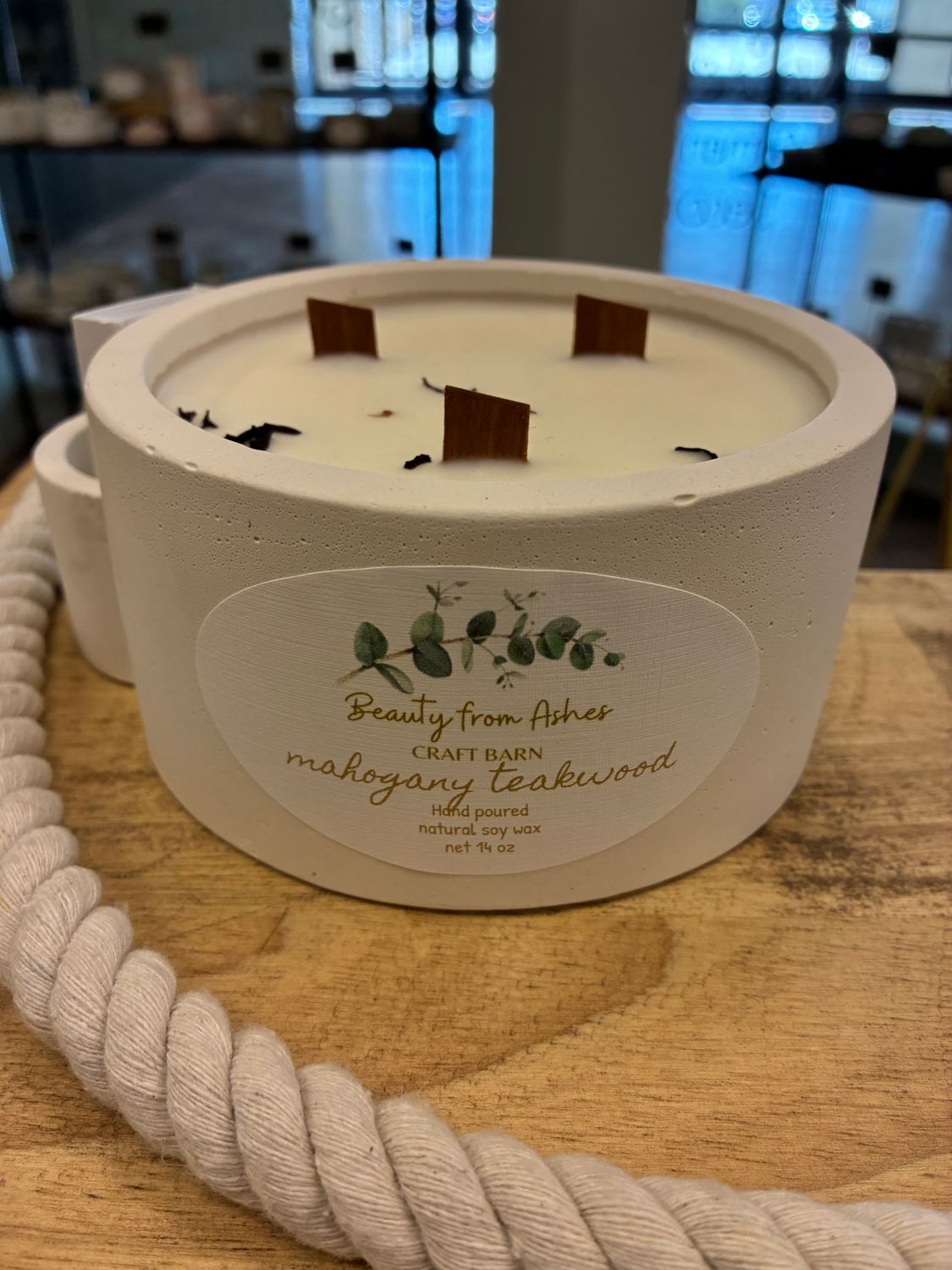 14 Oz Round W/ Matches, Mahogany Teakwood, White