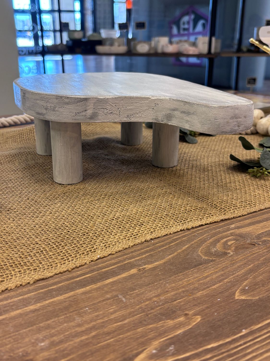 Medium Pan Shaped Riser W Legs, White