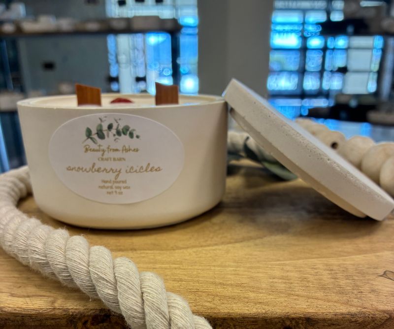 09 oz Round W/ Lid, Snowberry Icicles, White