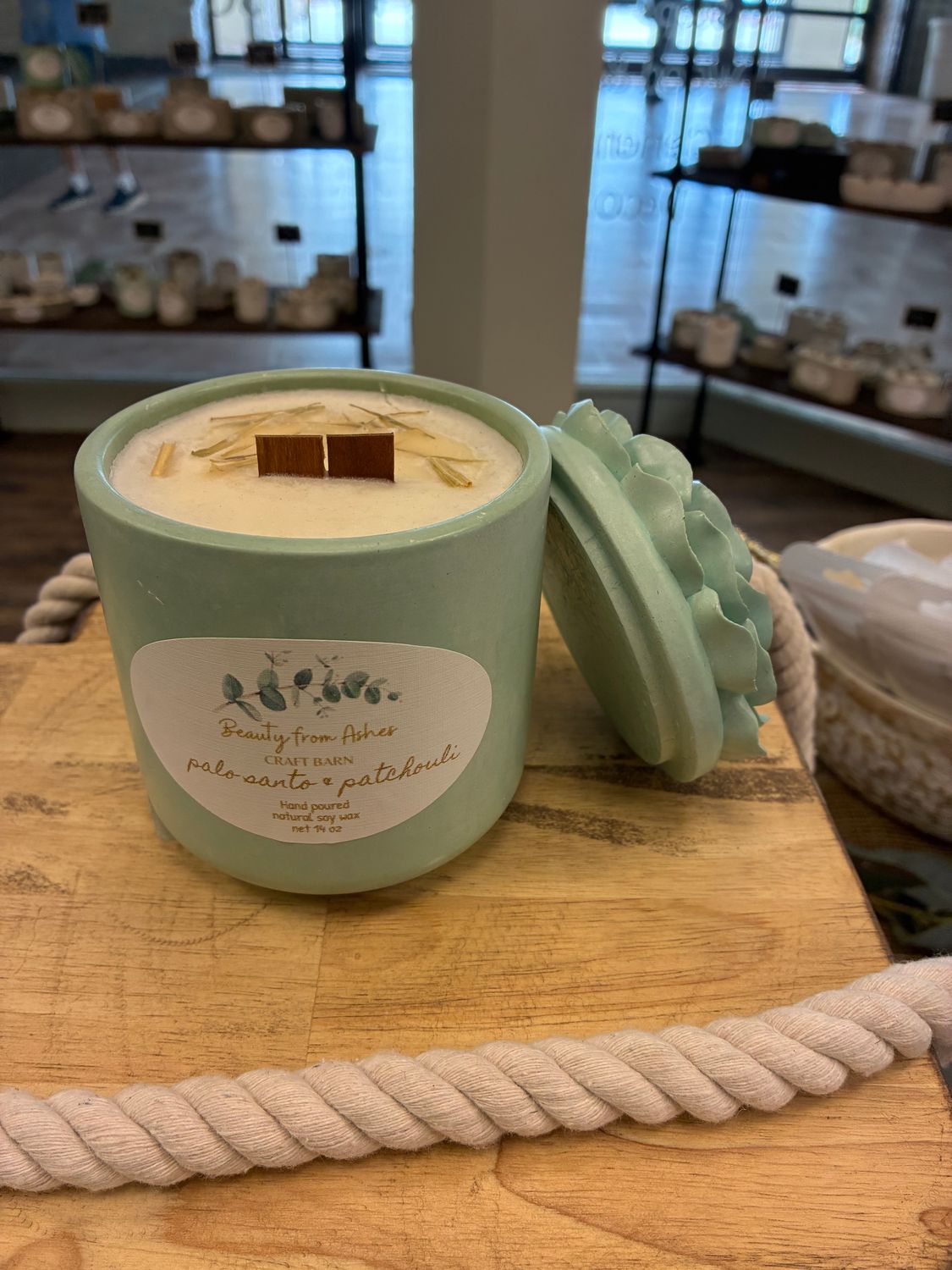 14 oz Camelia, Palo Santo & Patchouli, Mint Green