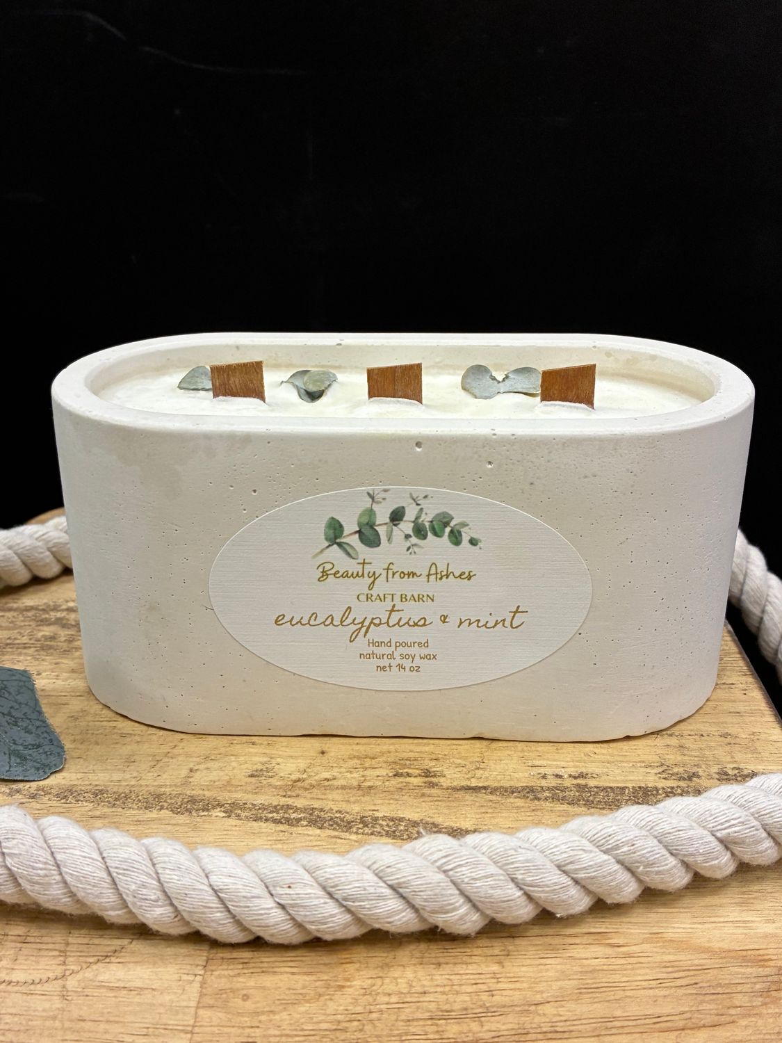 14 oz Oval, Eucalyptus & Mint, White Concrete 14 oz Oval, Eucalyptus & Mint, White Concrete