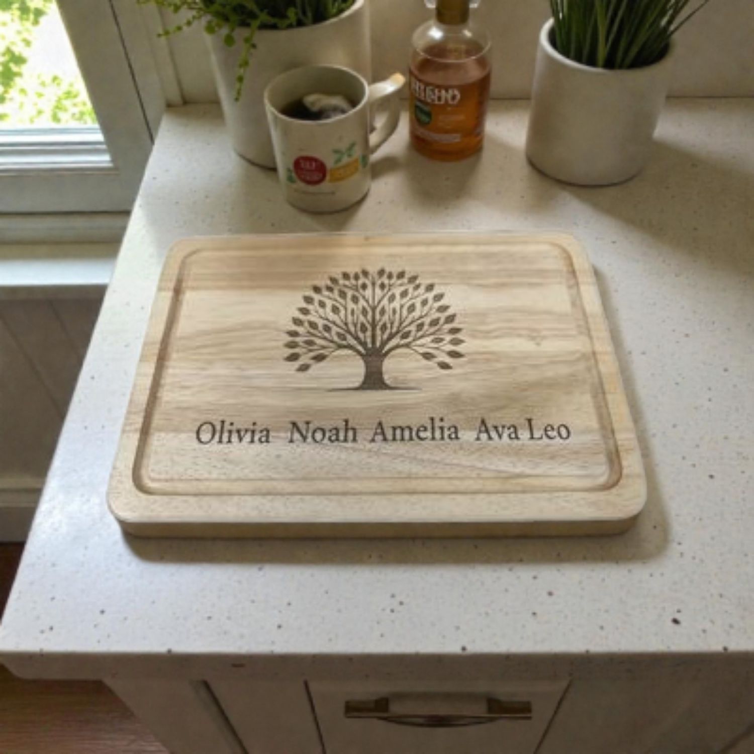Family tree chopping board personalised with engraved names – Pbwcreations
