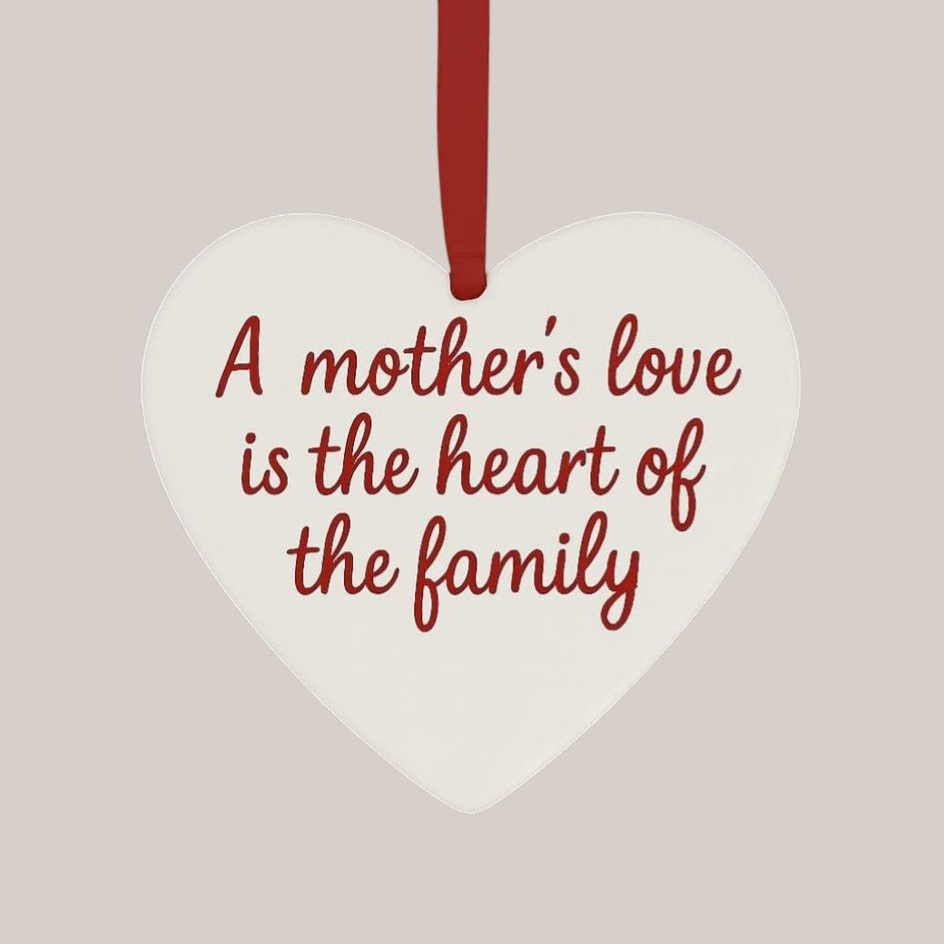 Engraved glass hanging heart personalised with your message, ideal Mother’s Day gift for Mum, Nan, or Grandma.