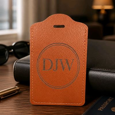 🧳 Personalised Tan Leather Luggage Tag – Custom Engraved Text or Logo Tan leather luggage tag with custom engraved text or logo, personalised for travel bags and suitcases.