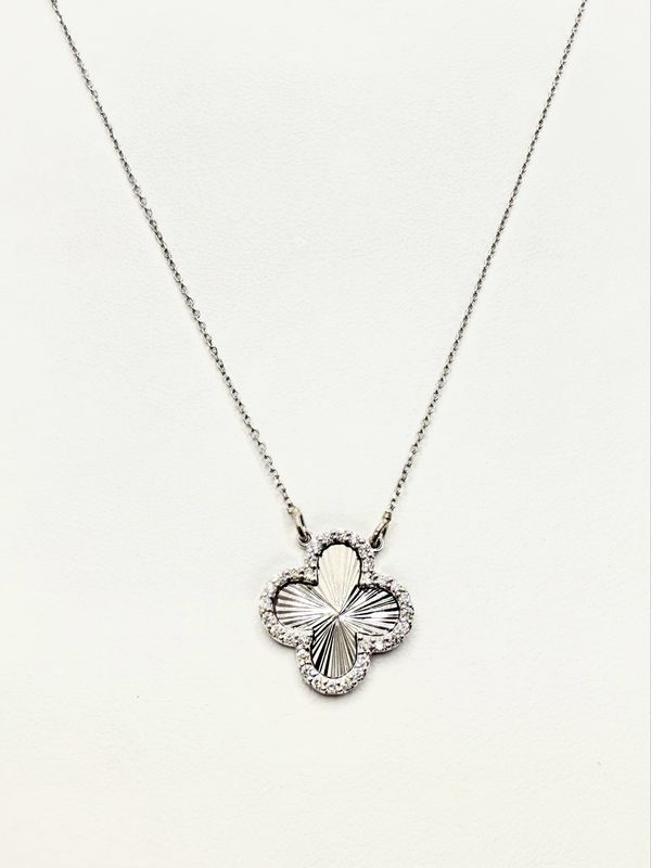 Fluted Clover Necklace