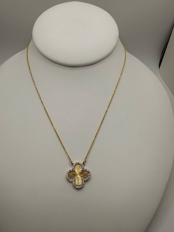 Fluted Clover Necklace