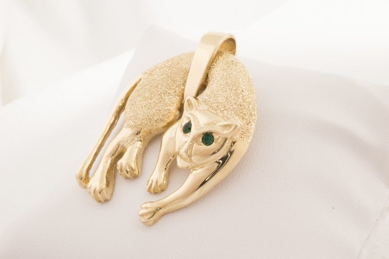 14 Karat Yellow Gold Cat Slide