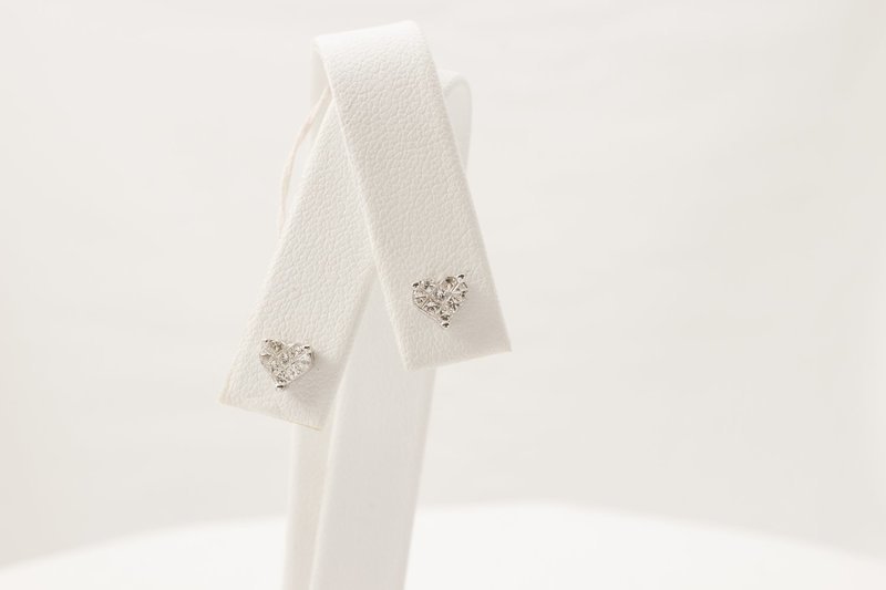 14 Karat White Gold Heart Earring With Princess Cut Diamond.