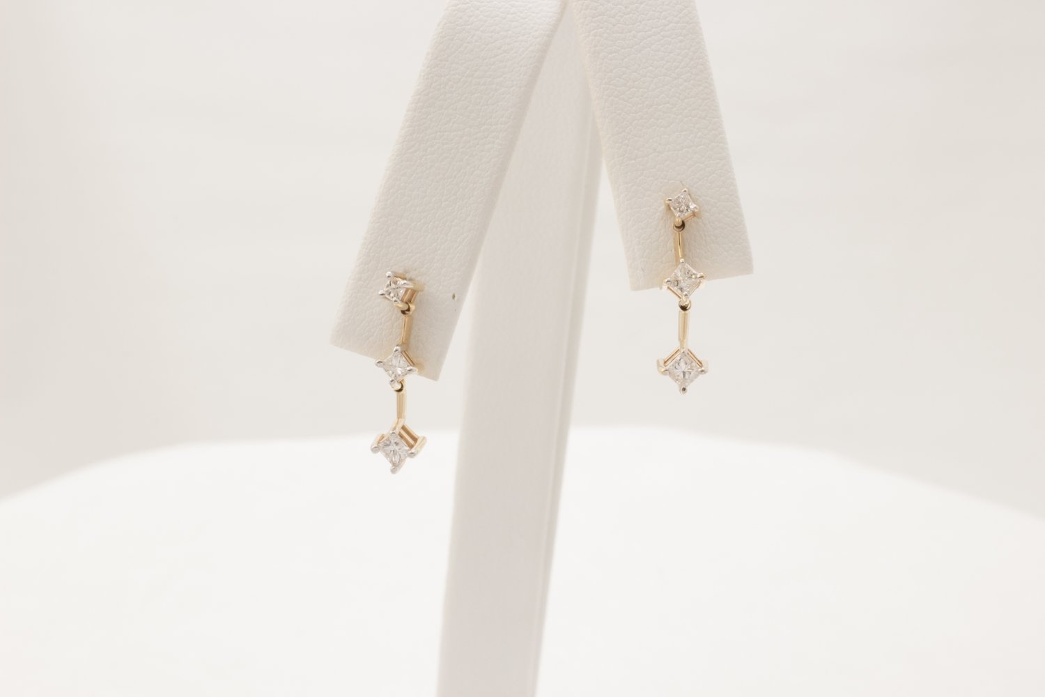 14 Karat Yellow Gold Dangling Diamond Earrings.
