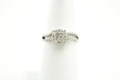 18 Karat White Gold Diamond Engagement Ring.