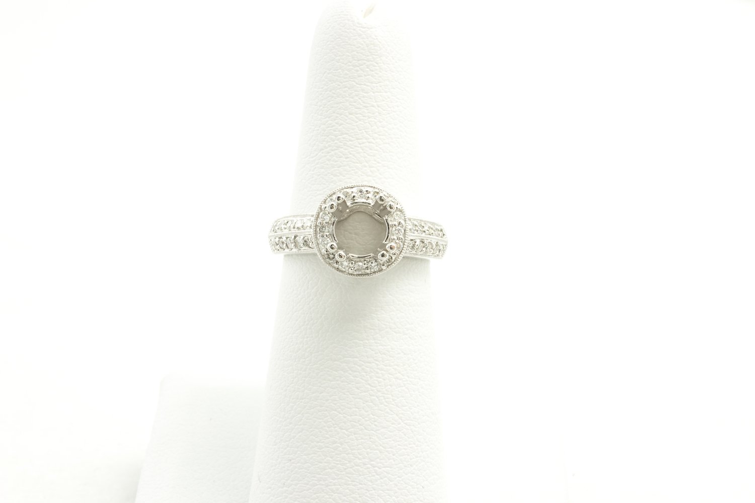 18 Karat White Gold Diamond Engagement Ring Mounting.