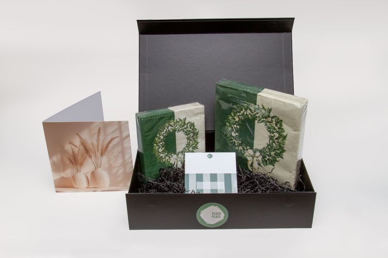 Plush Place Gift Box - Manor Road White Berry Wreath