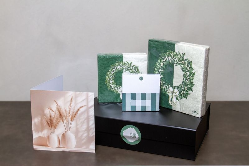 Plush Place Gift Box - Manor Road White Berry Wreath