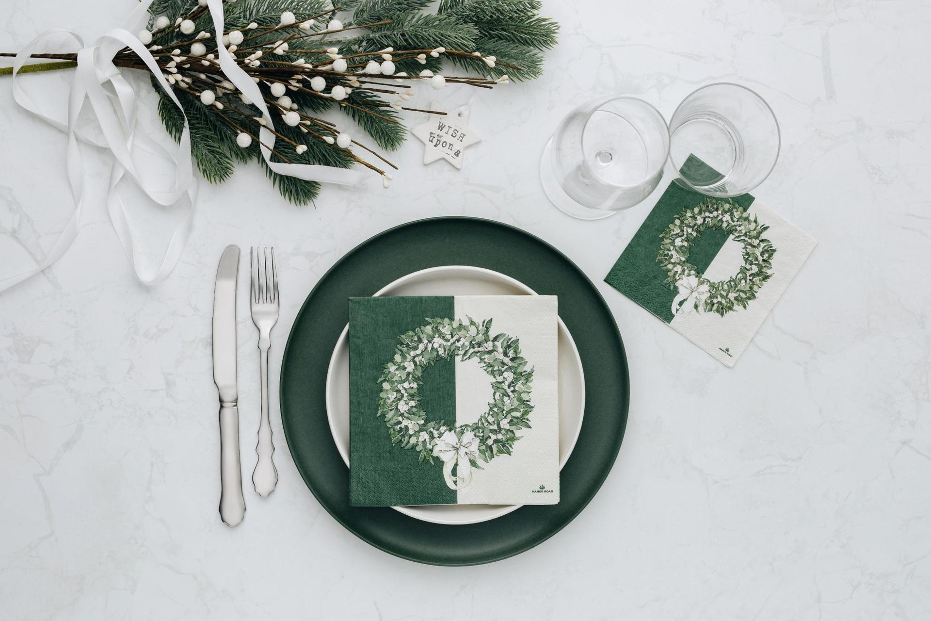 White Berry Wreath Napkins – Cocktail