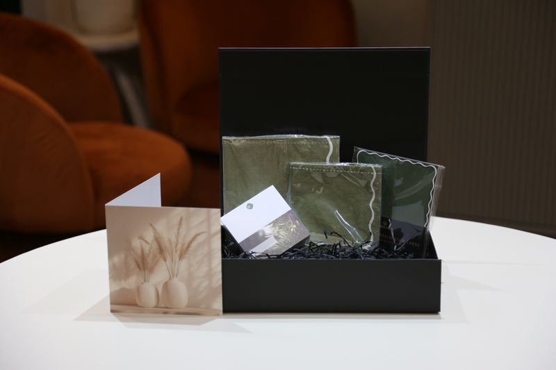 Plush Place Gift Box - Linen (Olive & White Scallop)