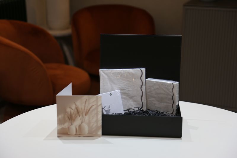 Plush Place Gift Box - Linen (White & Black Scallop)