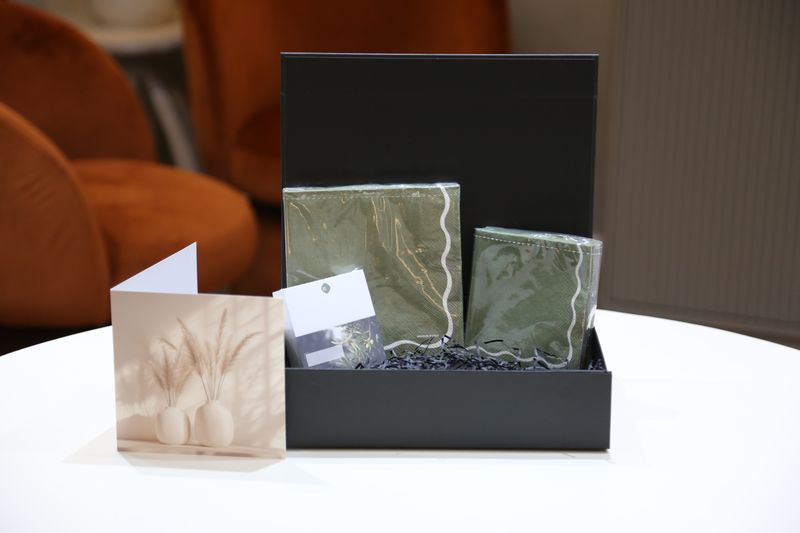 Plush Place Gift Box - Linen (Olive & White Scallop)