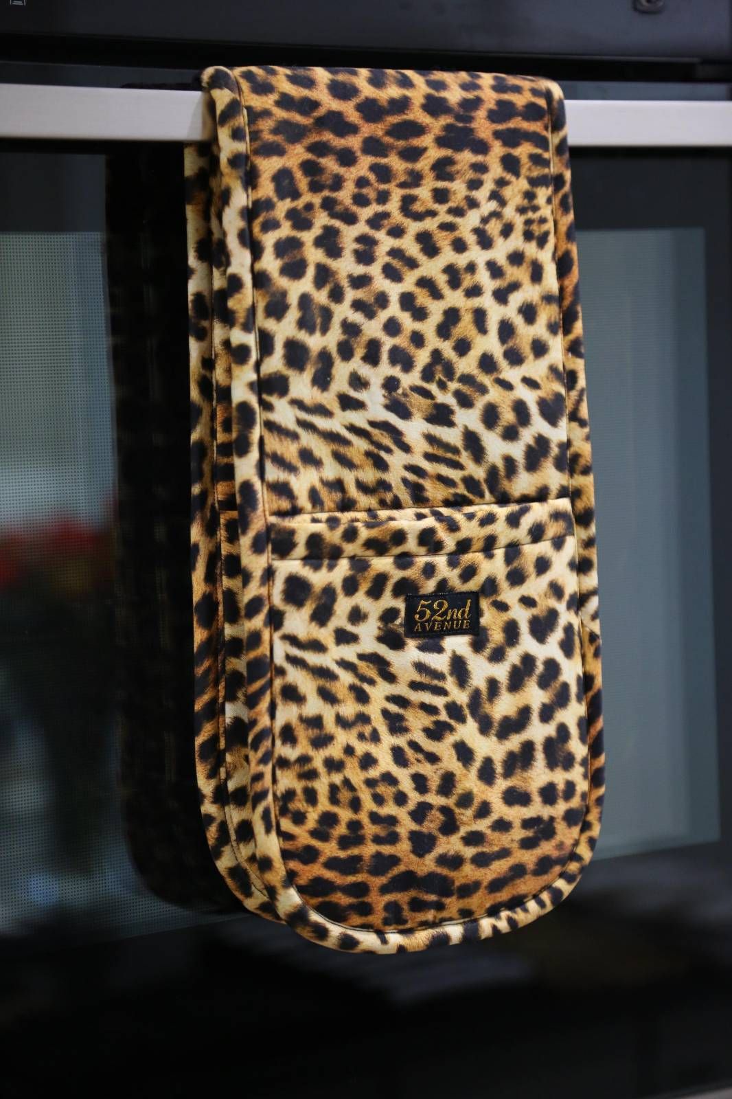 52nd Avenue Oven Gloves (Leopard Print)