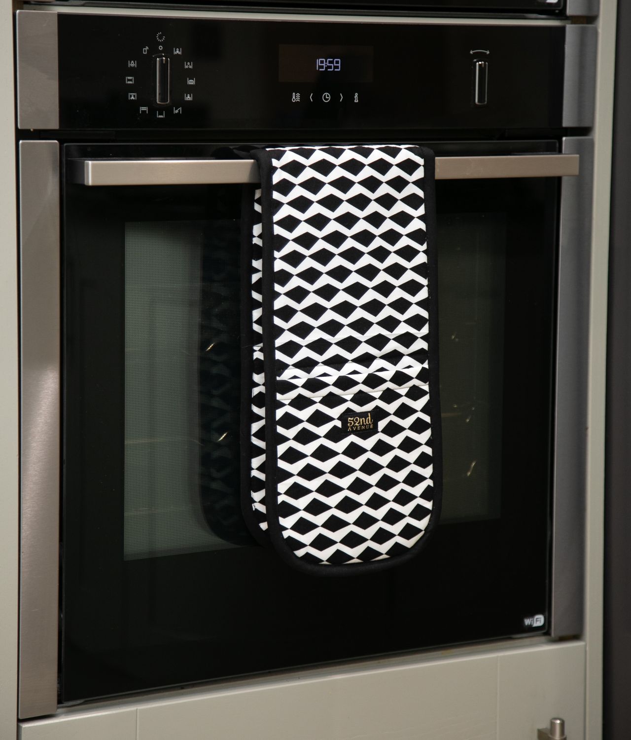 52nd Avenue Oven Gloves (Origami) 52nd Avenue Oven Gloves (Origami)