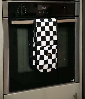 52nd Avenue Oven Gloves (Checkerboard)