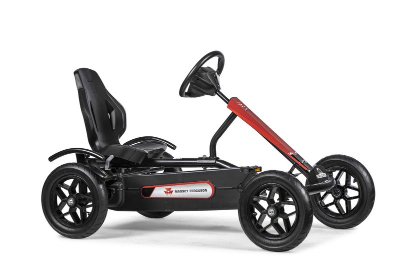 Dino-Cars GoKart Speedy 2.0 Massey Ferguson BF1 seitliche Ansicht eines Speedy 2.0 Massey Ferguson in schwarz mit roten Aufklebern