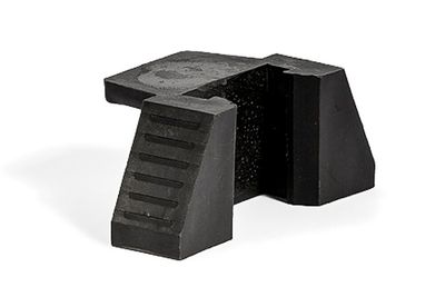 Schwarzer Bremsfeststeller aus Kunststoff mit geriffelter Oberfläche auf einer Seite