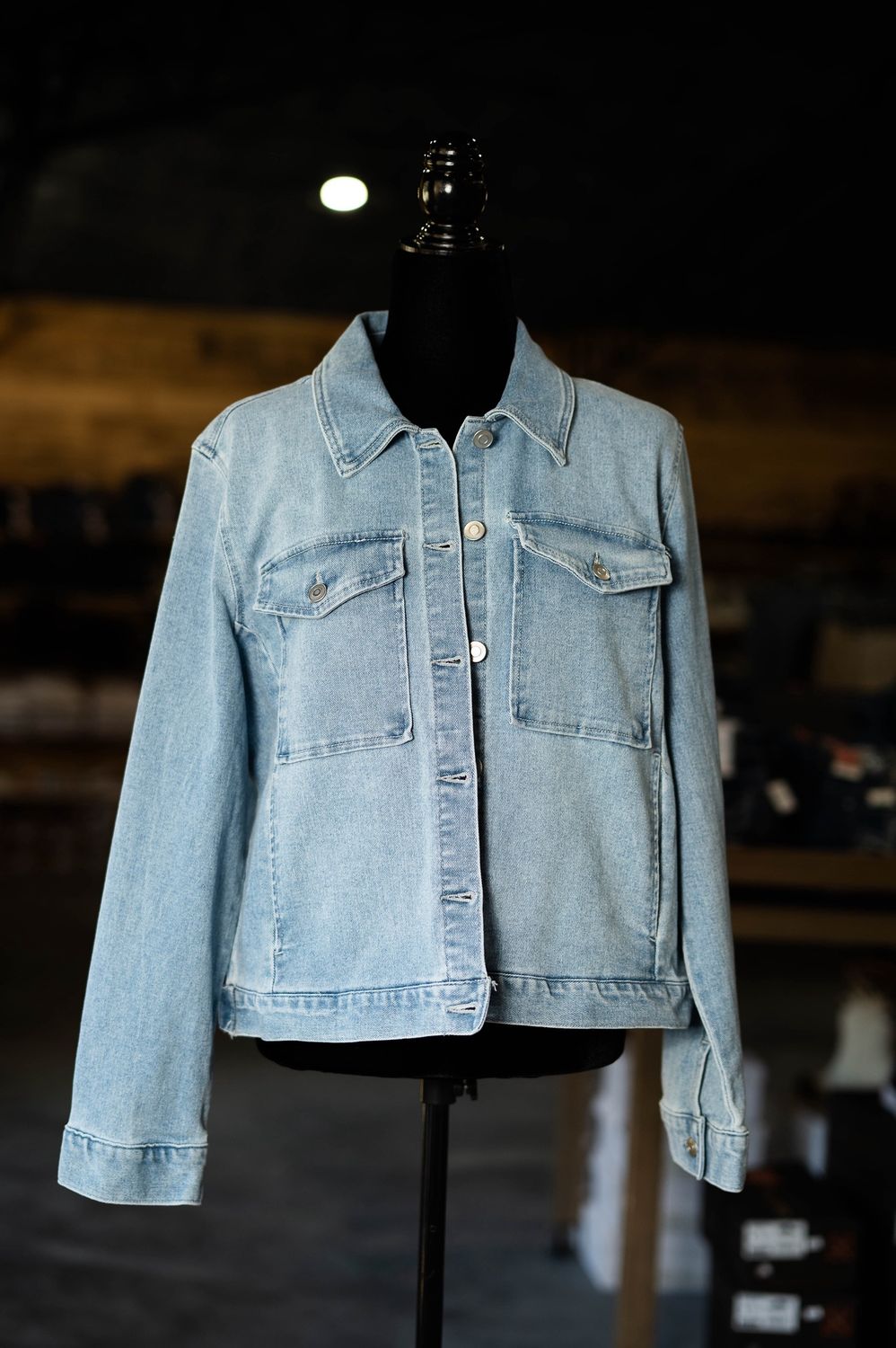 Women&#39;s Light Washed Jean Jacket