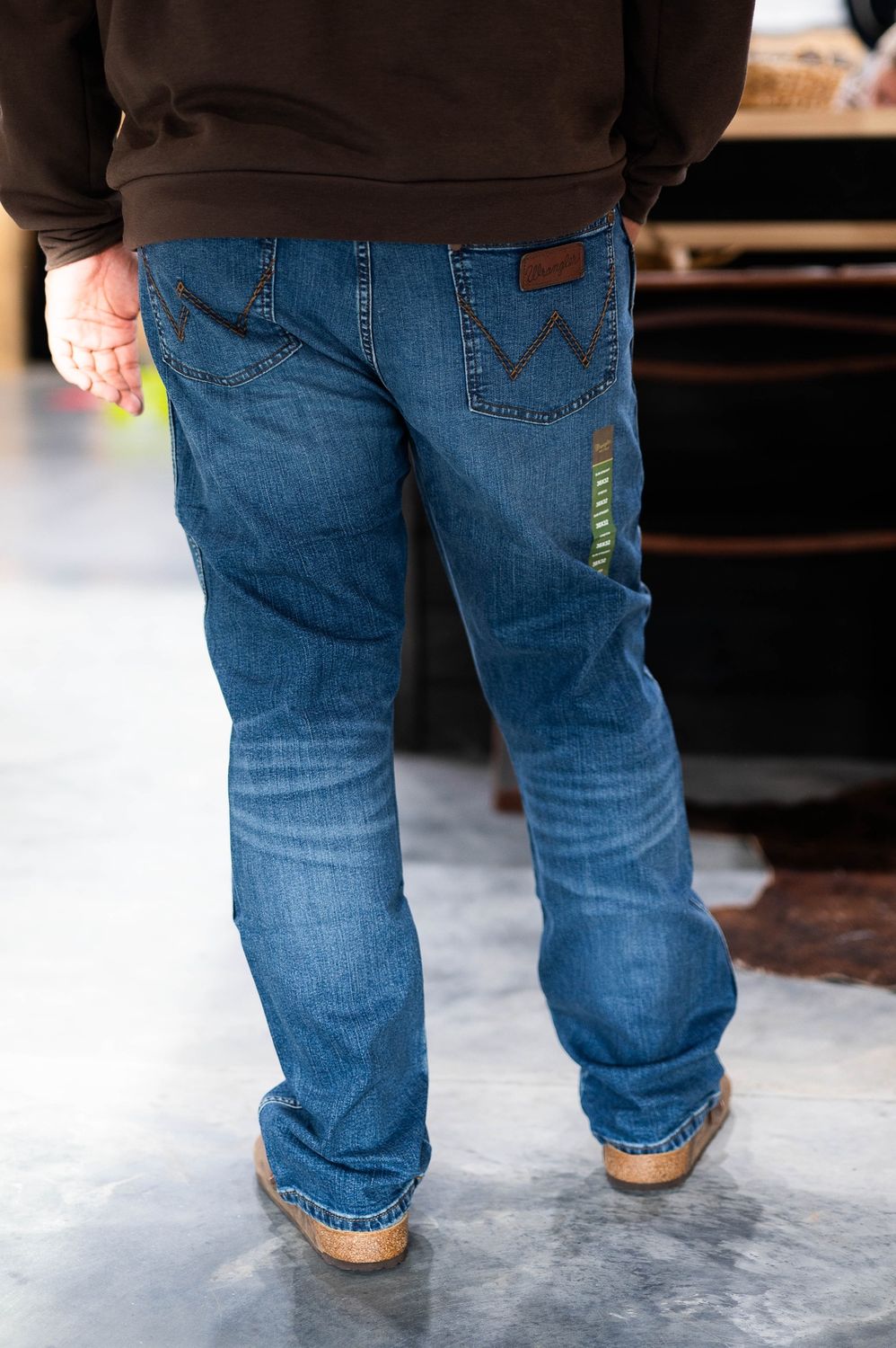 Wrangler Men&#39;s slim straight jeans