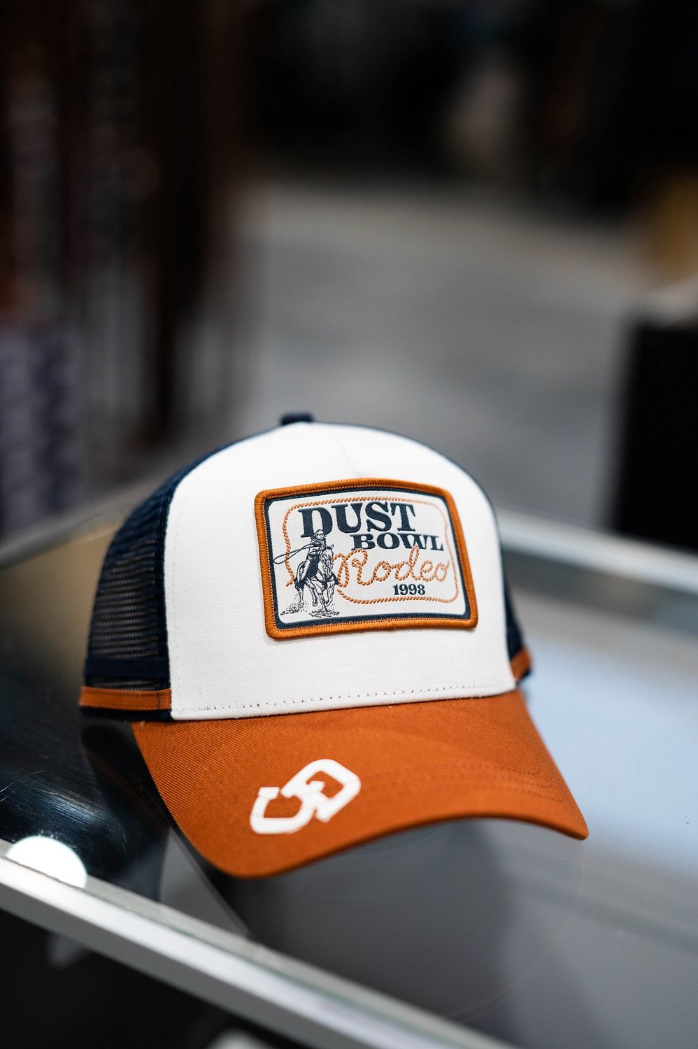 Women’s dust bowl trucker hat