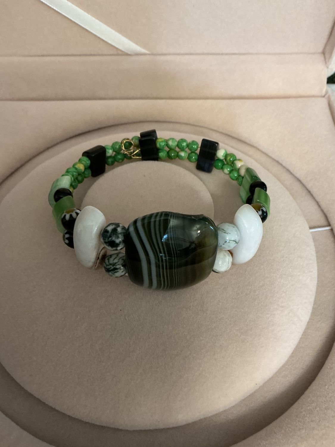 memory wire with stones