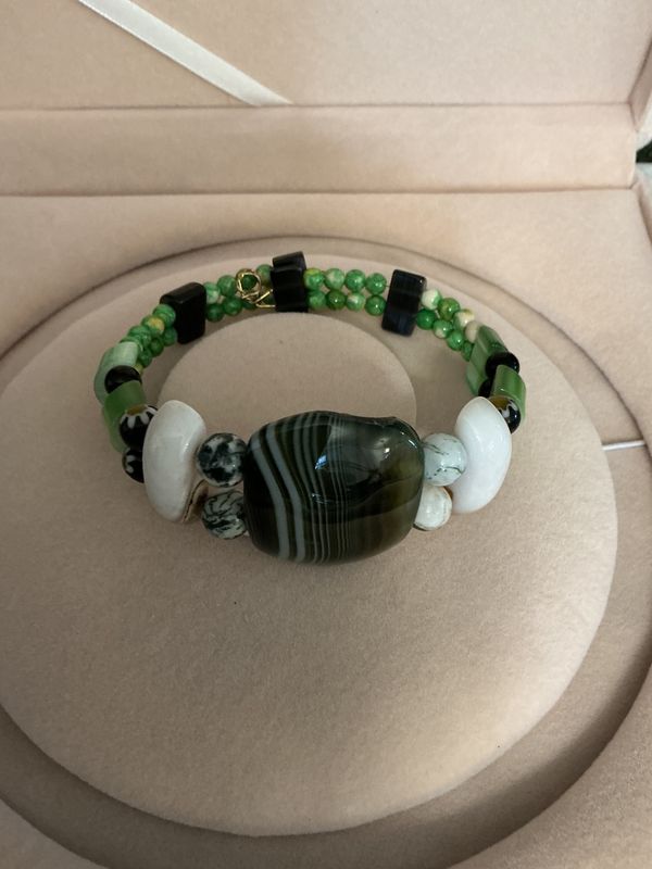 memory wire with stones