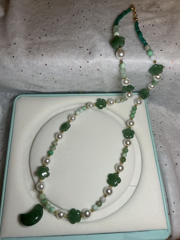 Green Clover, white pearls and green beets