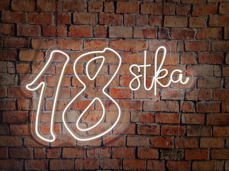 Neon 18-stka