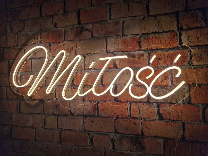 Neon Miłość