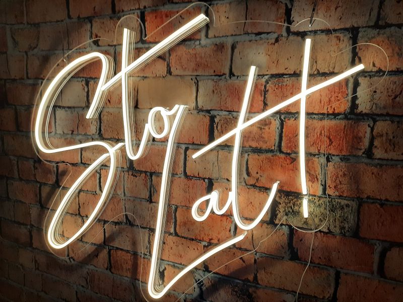 Neon Sto Lat!
