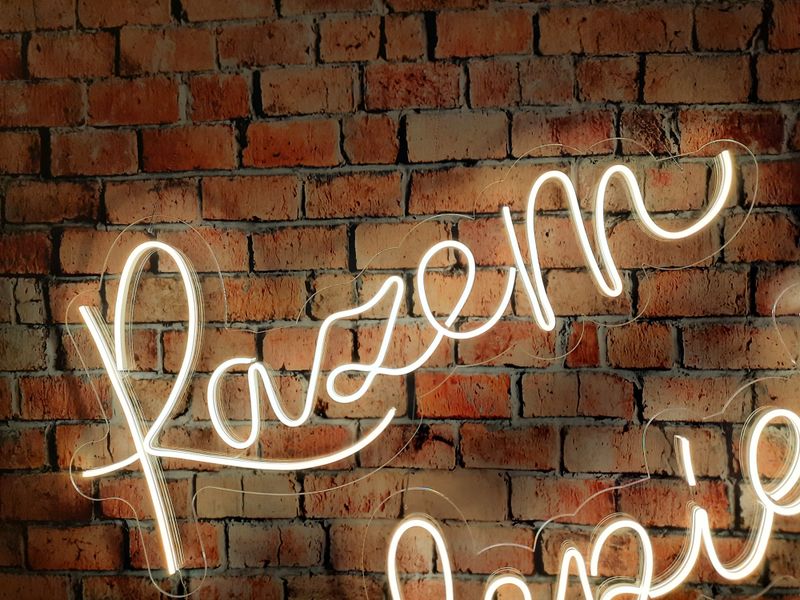 Neon LED Razem Lepiej