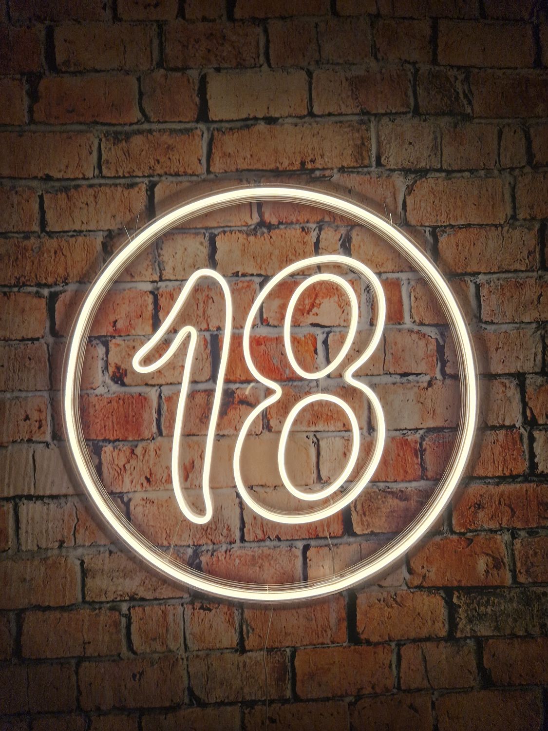 Neon 18