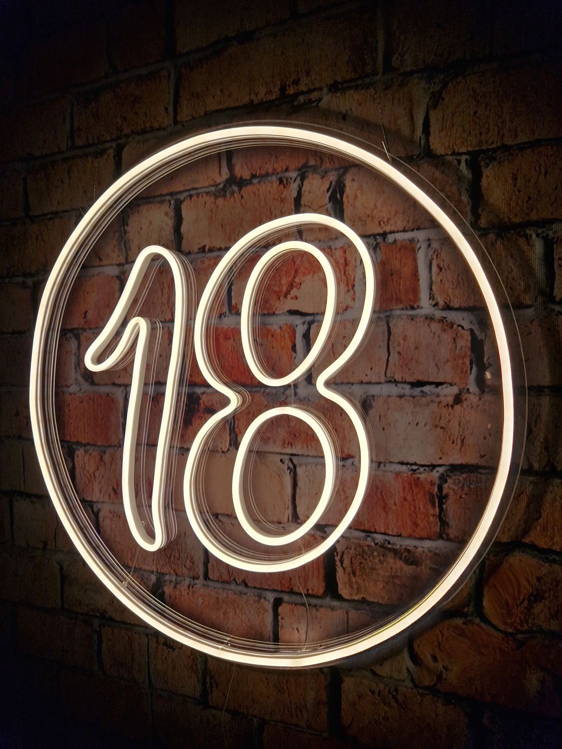 Neon 18