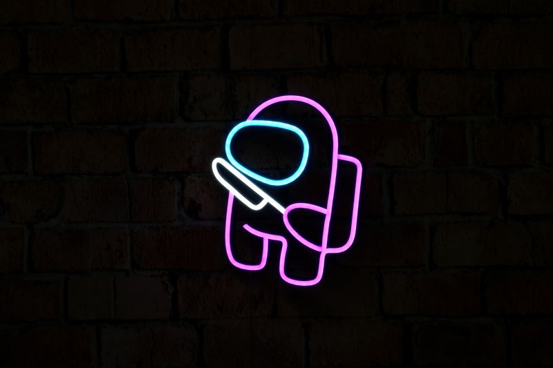 Neon Among US SUS