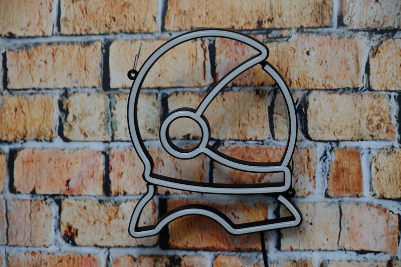 Neon Kask Astronauty