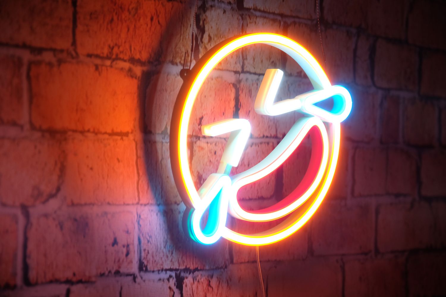 Neon płaczącej ze śmiechu buźki 😂