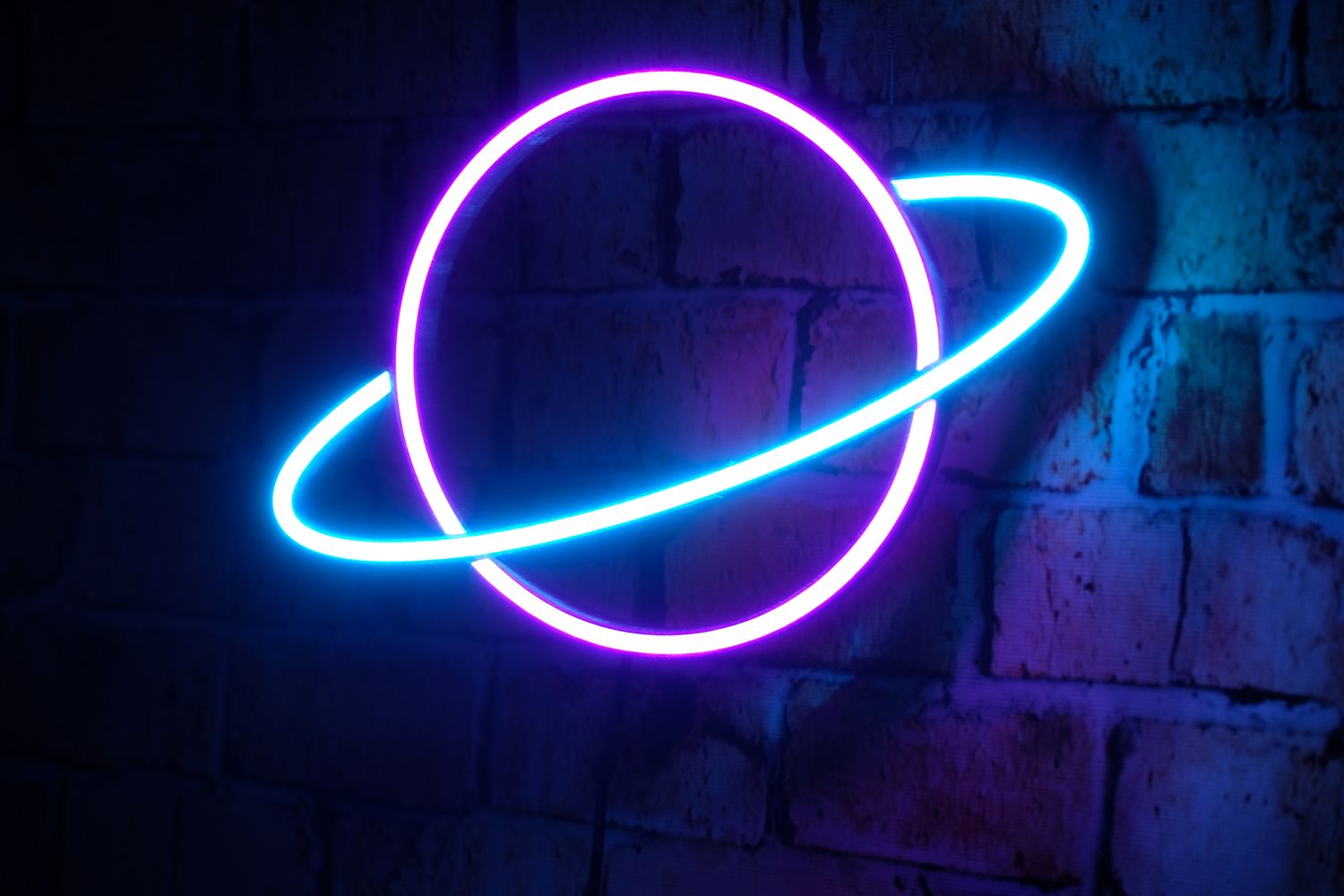 Neon Saturn
