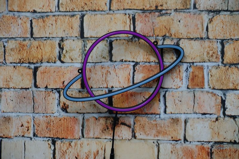 Neon Saturn