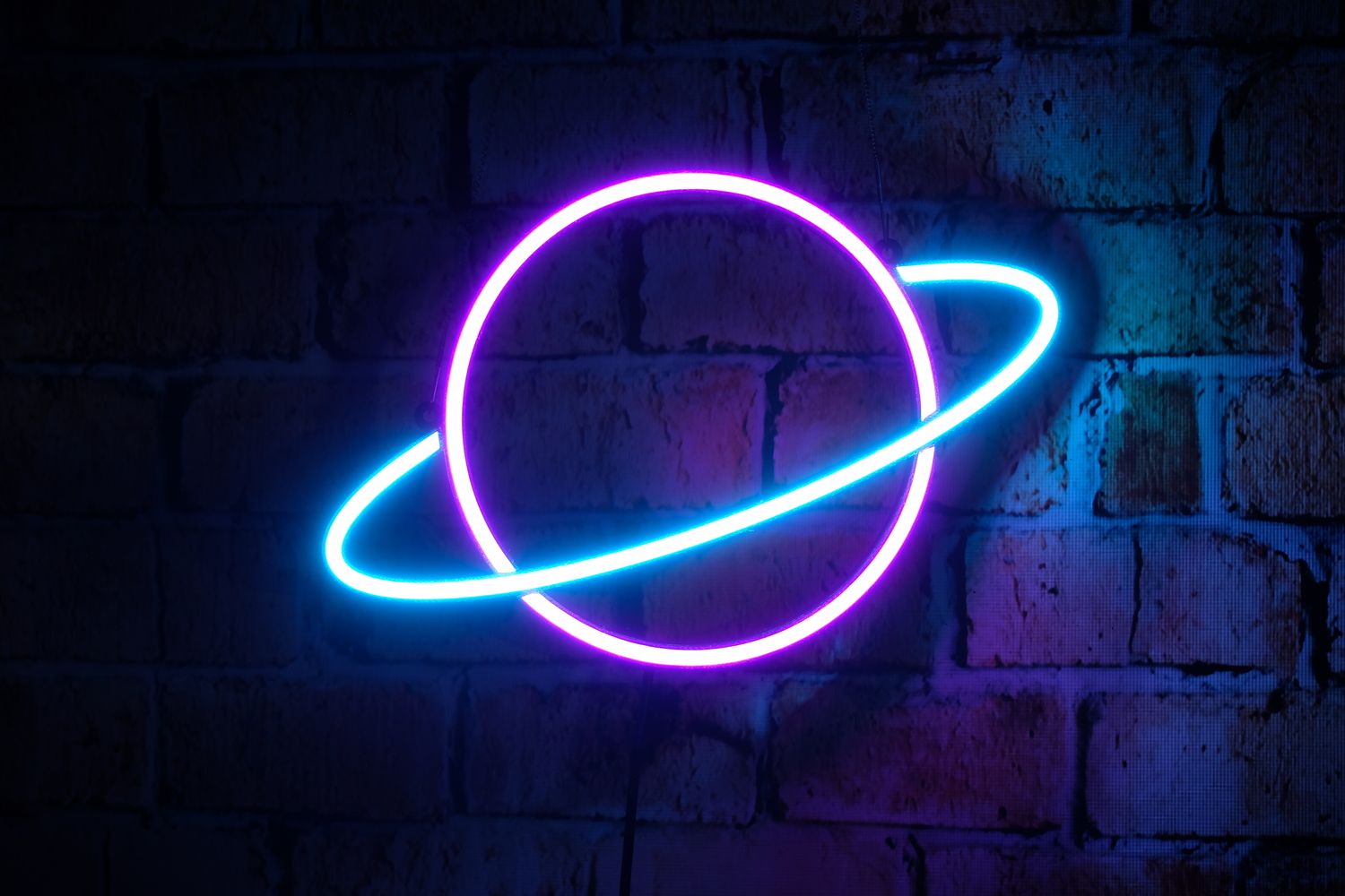 Neon Saturn