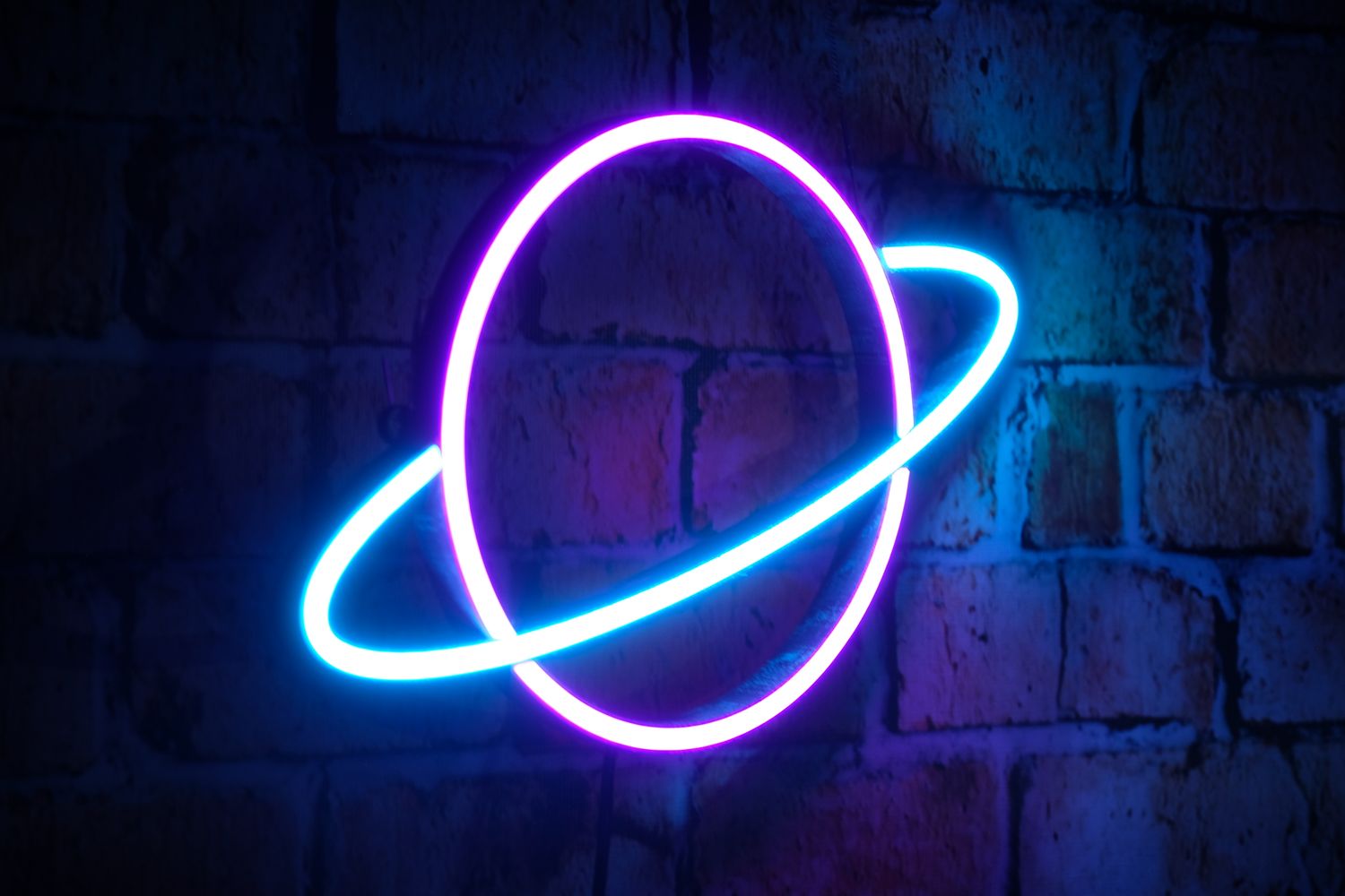 Neon Saturn