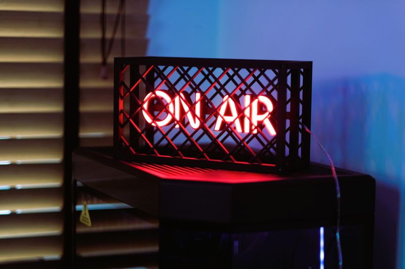 Neon ON AIR w obudowie