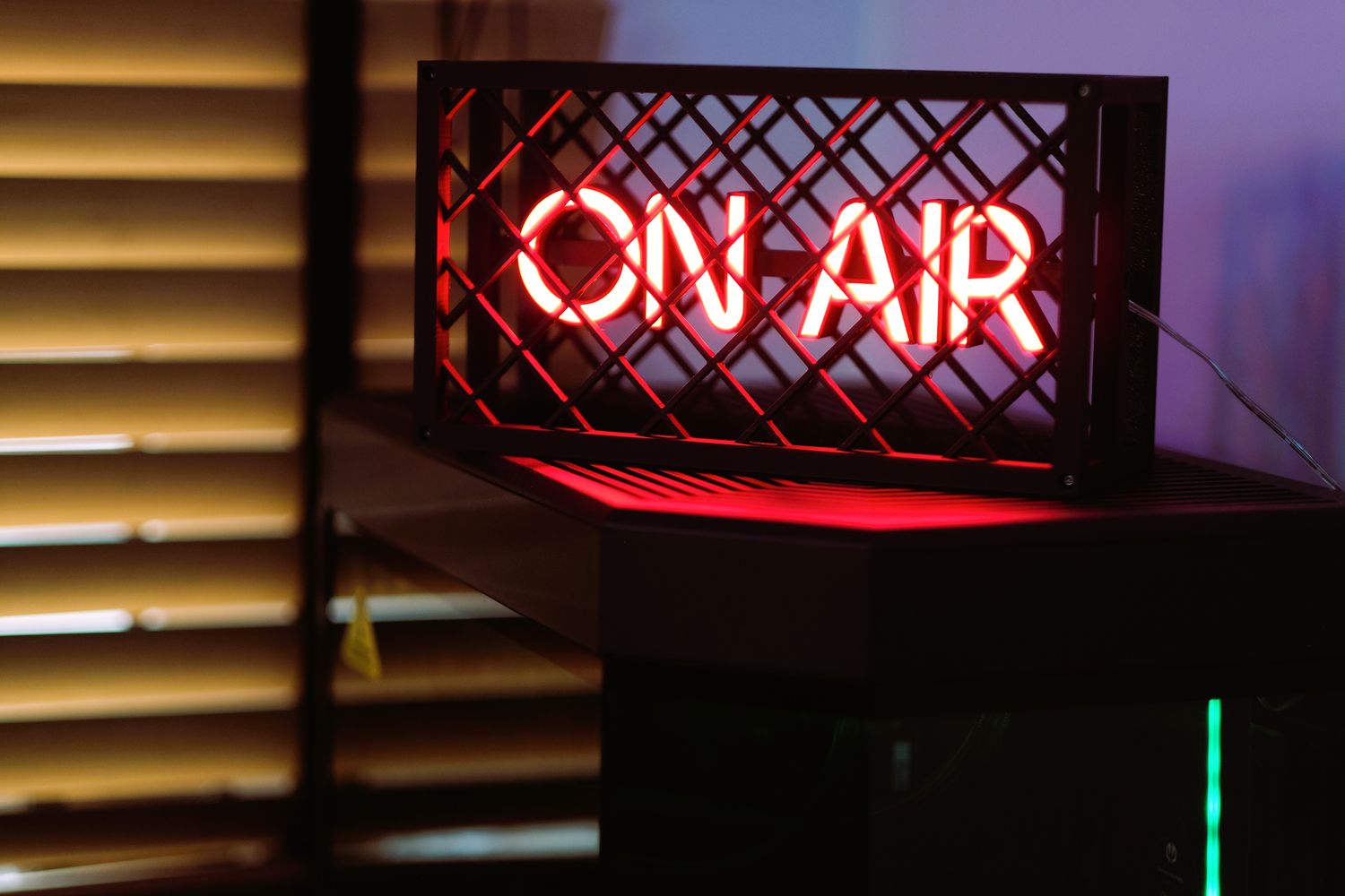 Neon ON AIR w obudowie