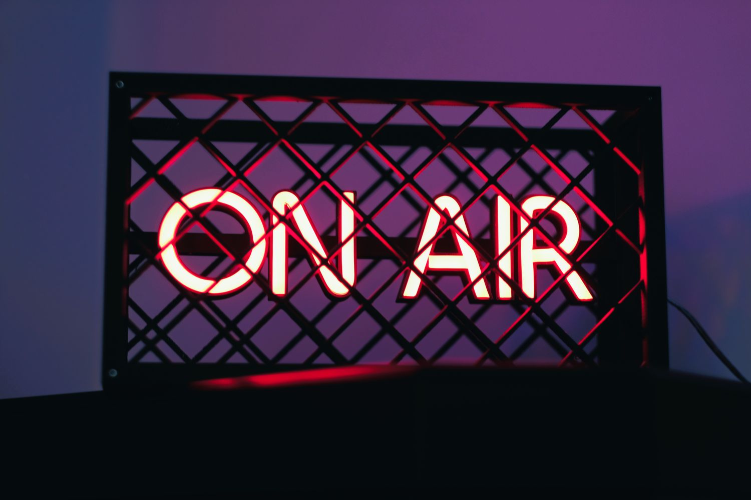 Neon ON AIR w obudowie