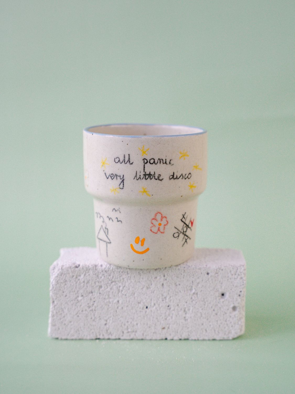 Niesforny Kubek "All panic, very little disco"