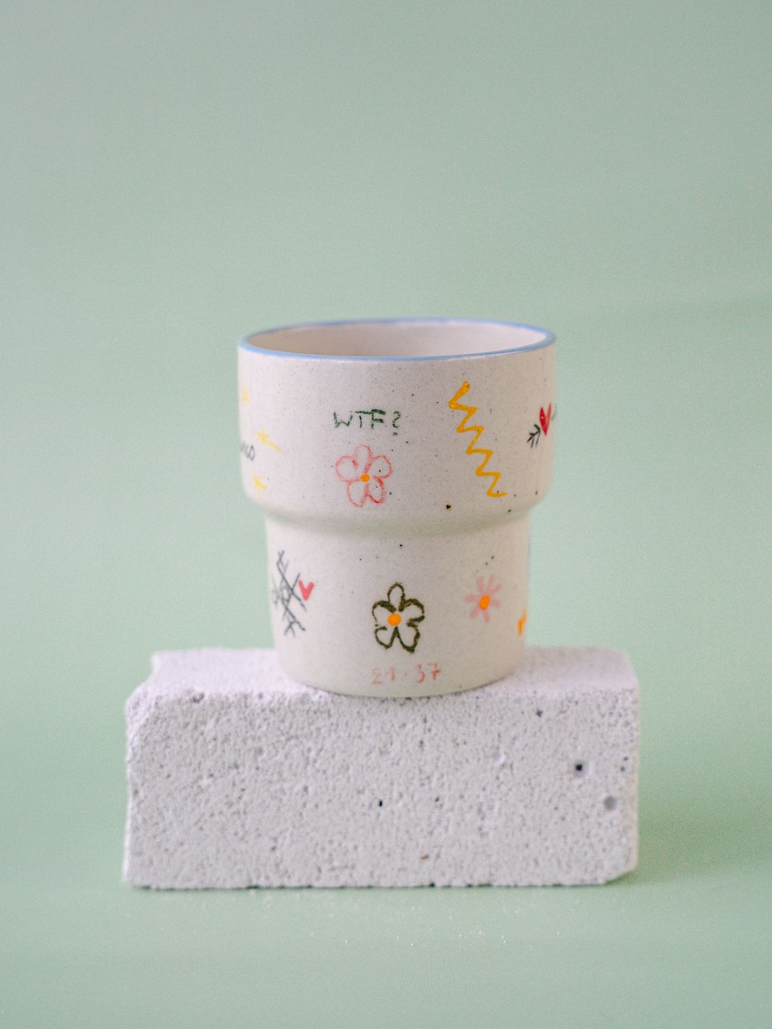 Niesforny Kubek "All panic, very little disco"